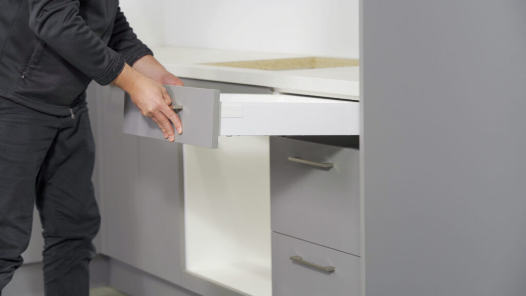 Image showing how to either insert or remove drawers