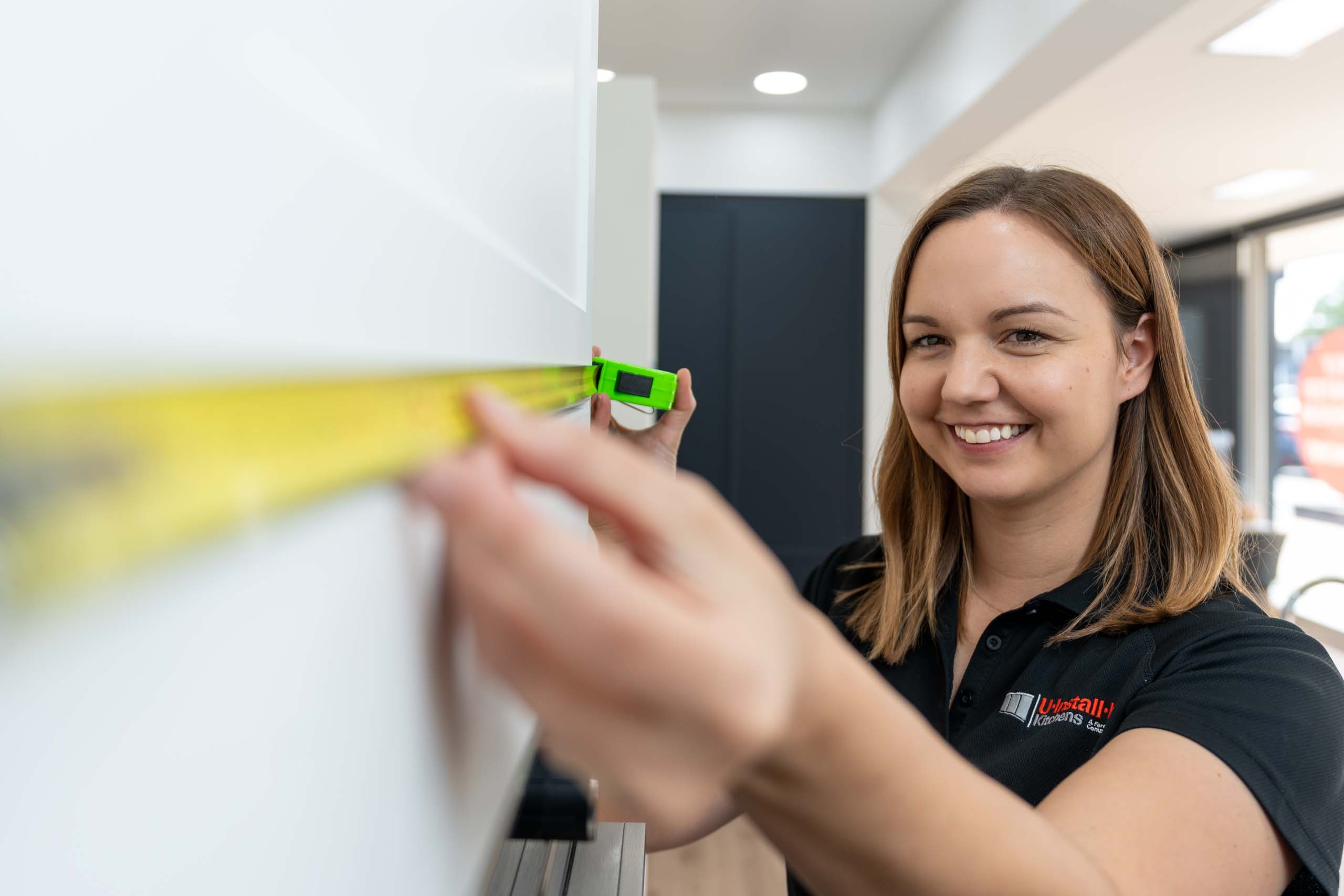 Consultant showing how to measure for your DIY project
